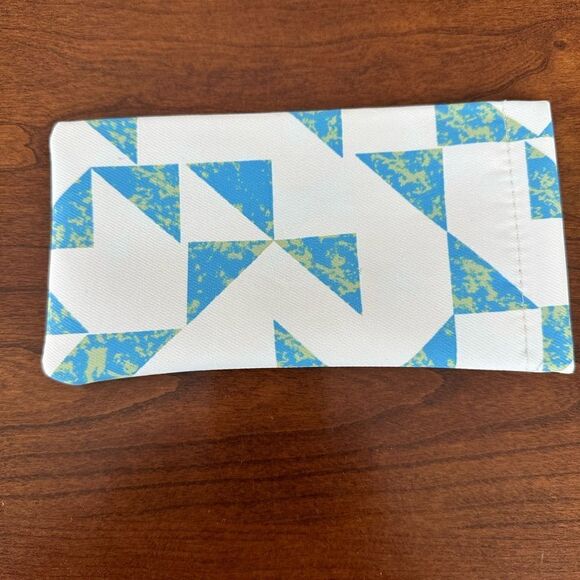 New Soft Glasses Case Pouch. Snap Closure. Soft interior with attached cloth - Picture 4 of 5